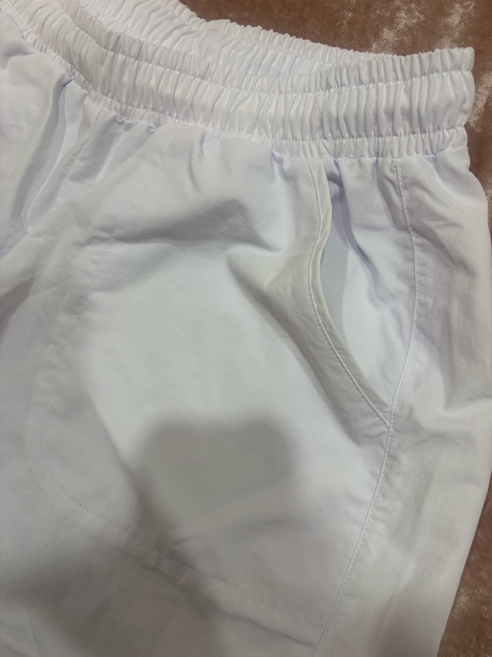 ALO Yoga White Elastic-Waist Athletic Shorts - Picture 6 of 8